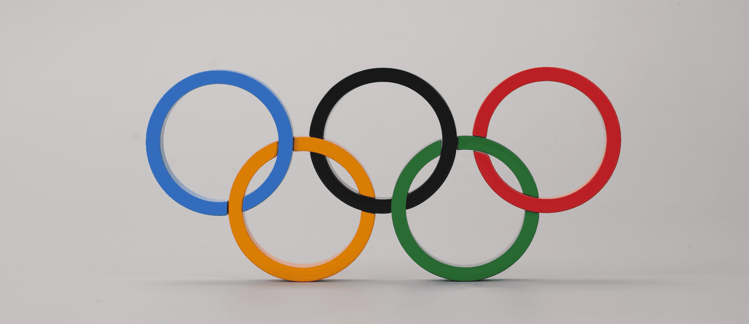 Aus Harz 3D-gedruckte olympische Ringe, lackiert
