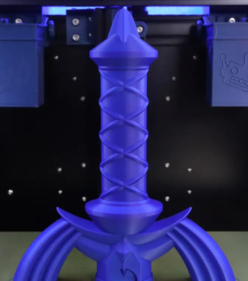 Zusammenklappbares Schwert im Print-in-Place-Verfahren Print-in-Place Collapsing Sword
