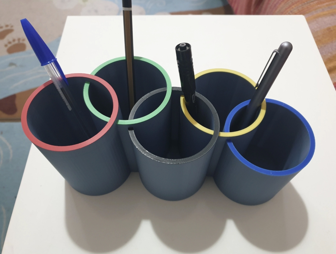 3D-Modell des Stifteorganizers mit den Olympischen Ringen The Olympic Rings Pens Organizer 3D Model