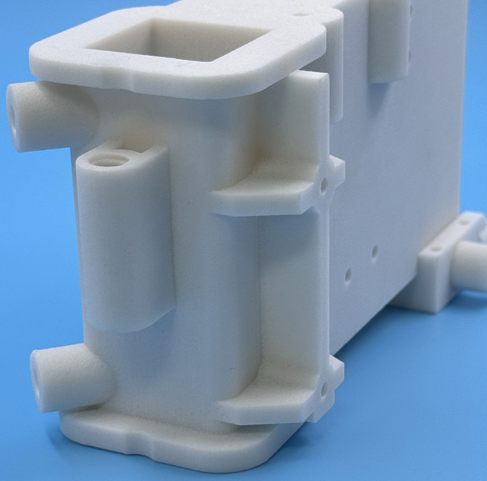 Selektives Lasersintern (SLS) für den 3D-Druck komplexer Bauteile Selective_Laser_Sintering_3D_Printing_Complex_Part