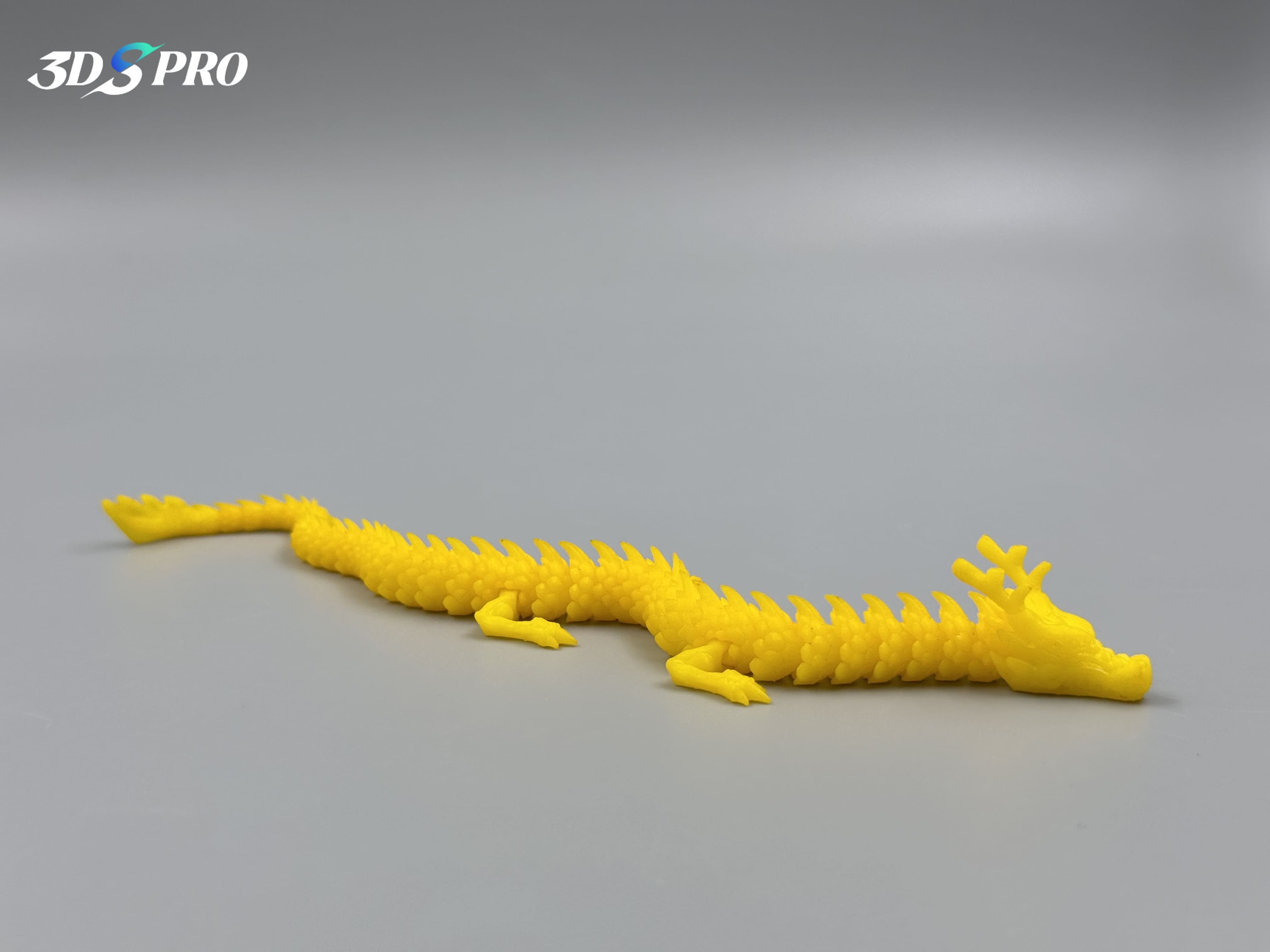 Färben_SLA 3D-gedruckter Drache_Gelb dyeing_sla 3d printed dragon_yellow